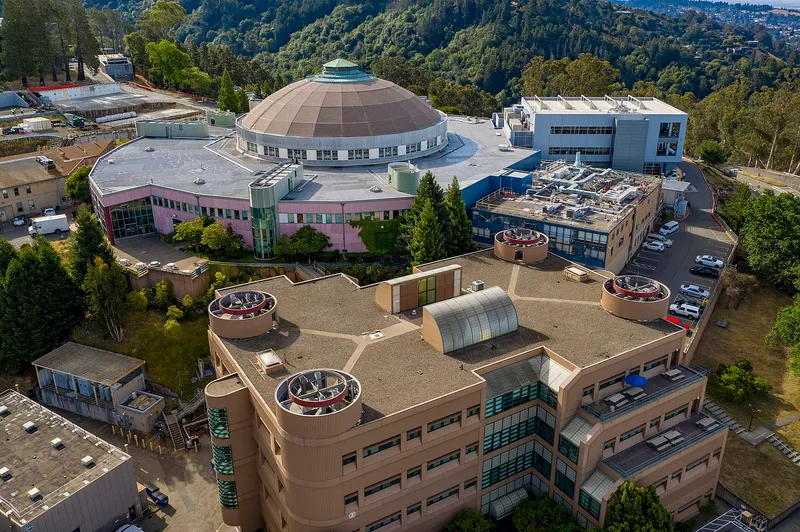 Berkeley Lab Deploys AI Assistant to Optimize High-Stakes Particle Accelerator Experiments